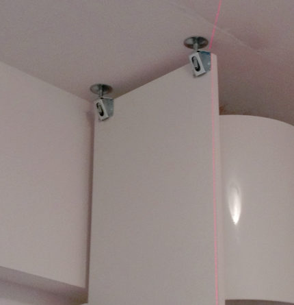 Armadio a muro bianco satinato