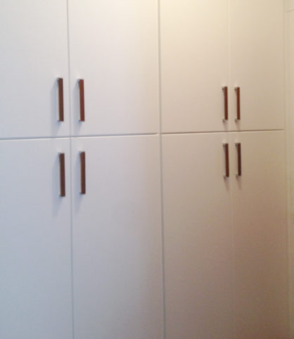 Armadio a muro bianco satinato