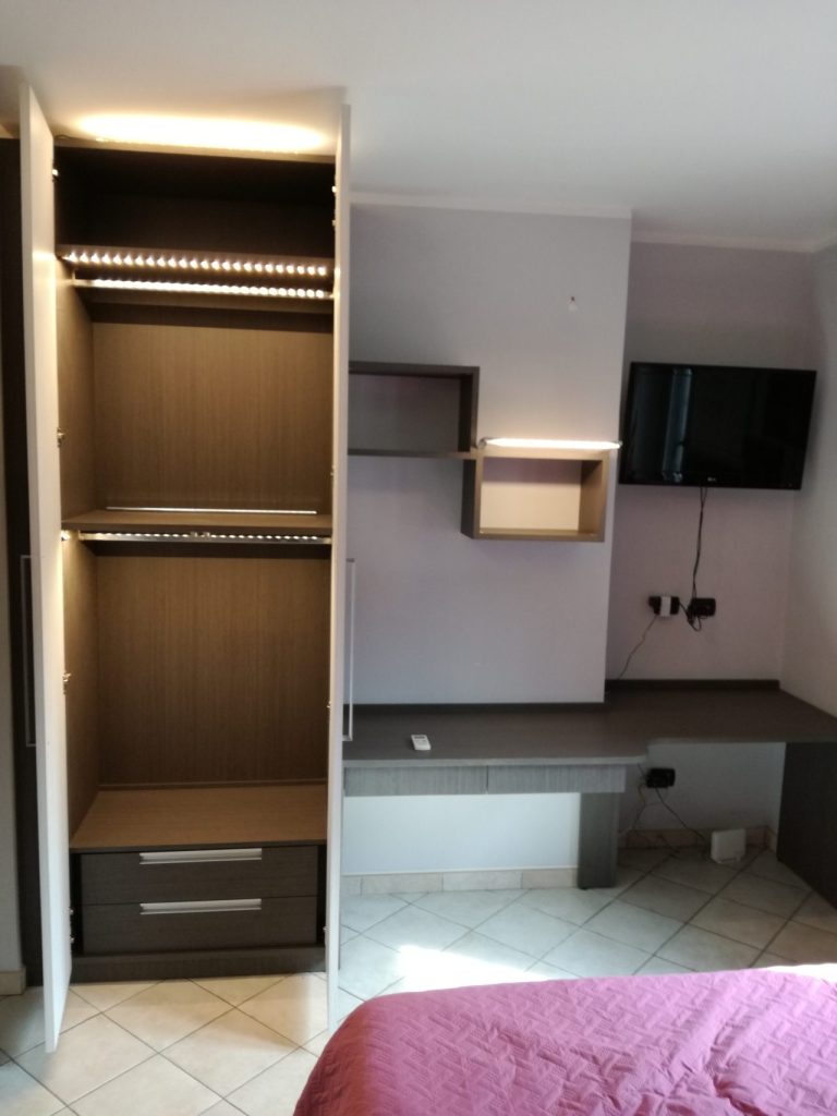 ARMADIO CAMERA DA LETTO SU MISURA