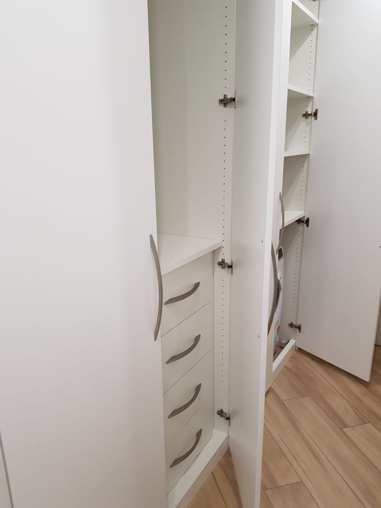 armadio a muro laccato a 8 ante