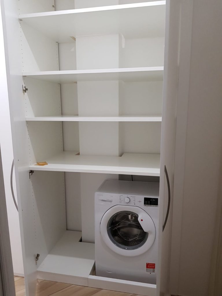 armadio a muro laccato a 8 ante