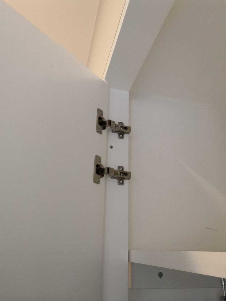 Armadi a muro ante a filo laccati bianco puro satinato Armadi a muro a filo laccati bianchi
