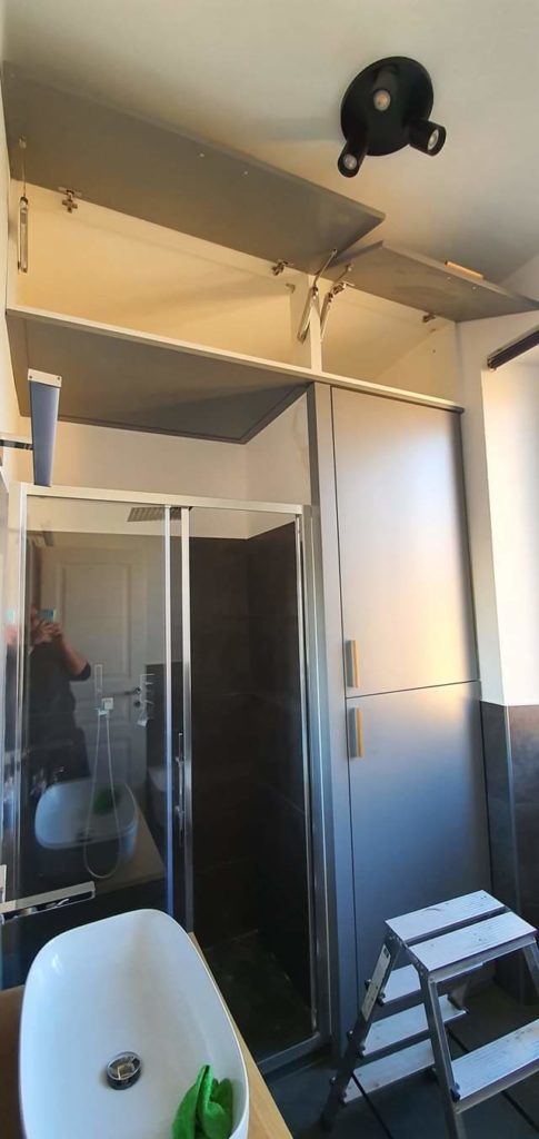 Armadio a muro bagno laccato Armadio a muro bagno laccato