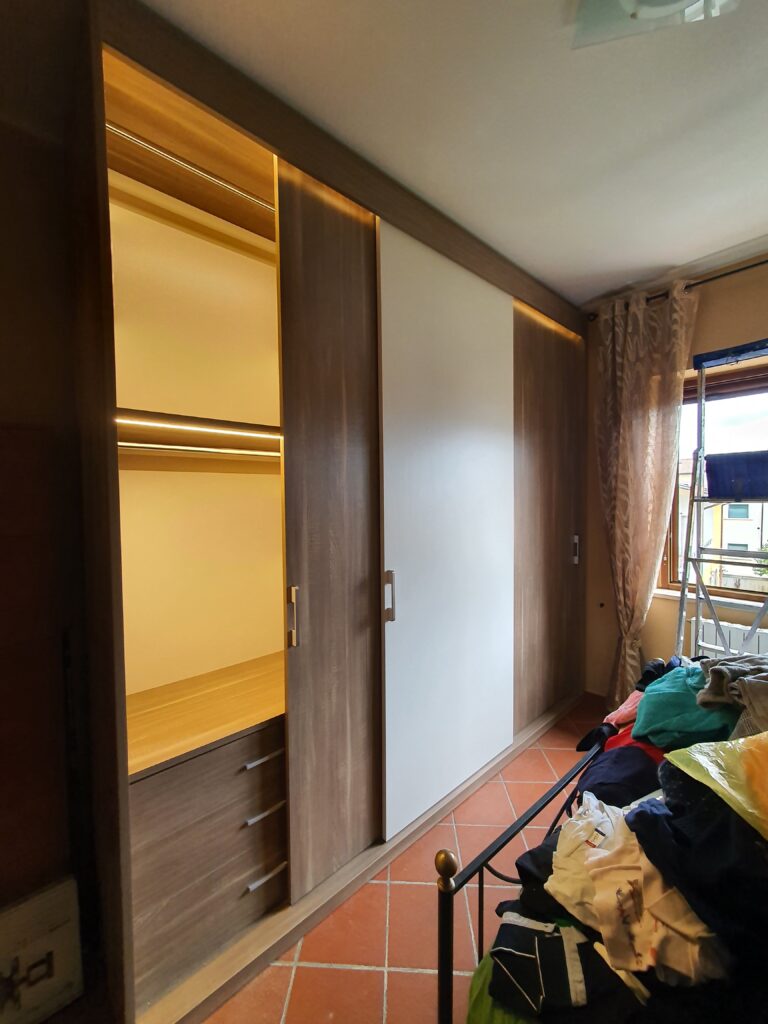 Armadio ante scorrevole