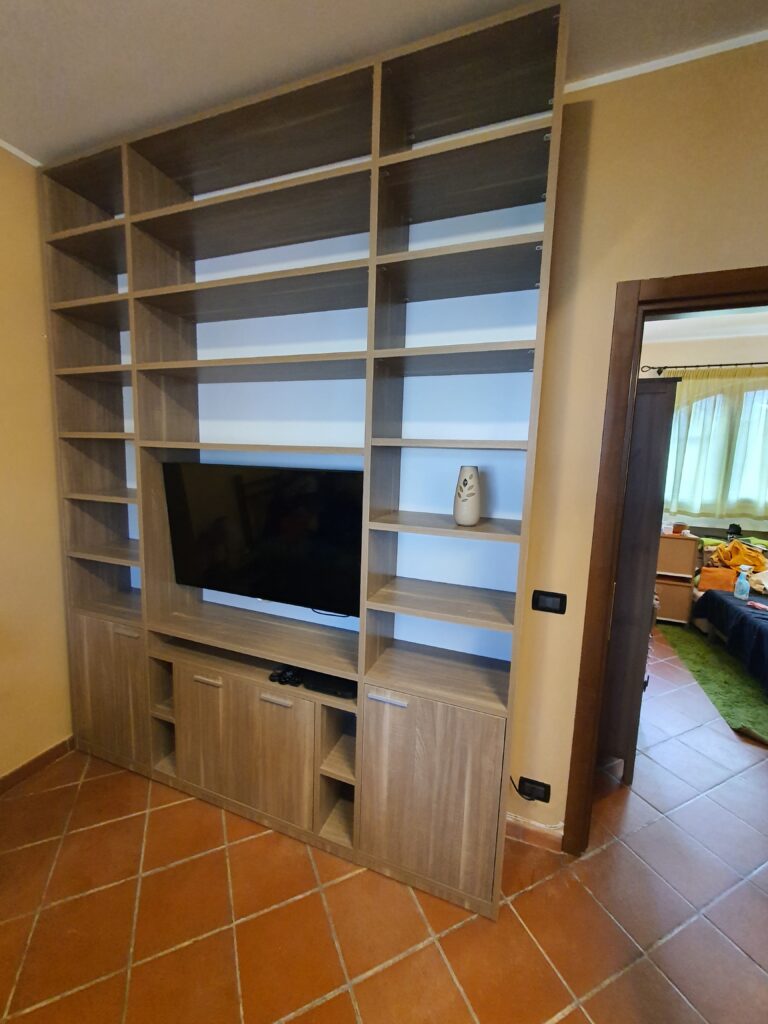 PARETE ATTREZZATA, MOBILE TV