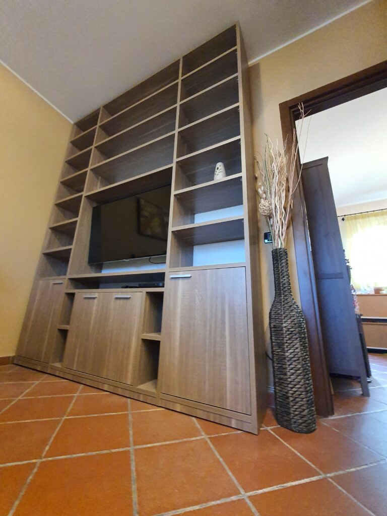 PARETE ATTREZZATA, MOBILE TV