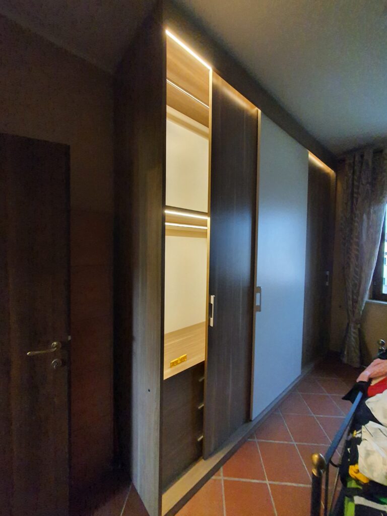 PARETE ATTREZZATA, MOBILE TV