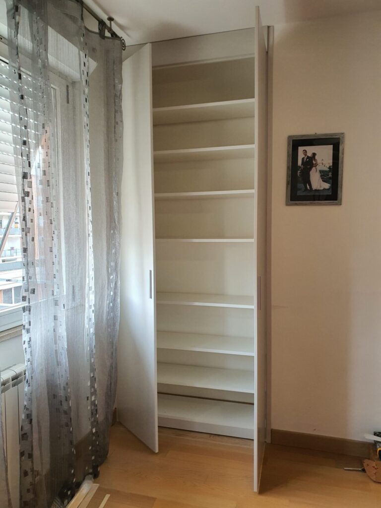 Scarpiere e armadi a muro su misura Scarpiere e armadi a muro su misura