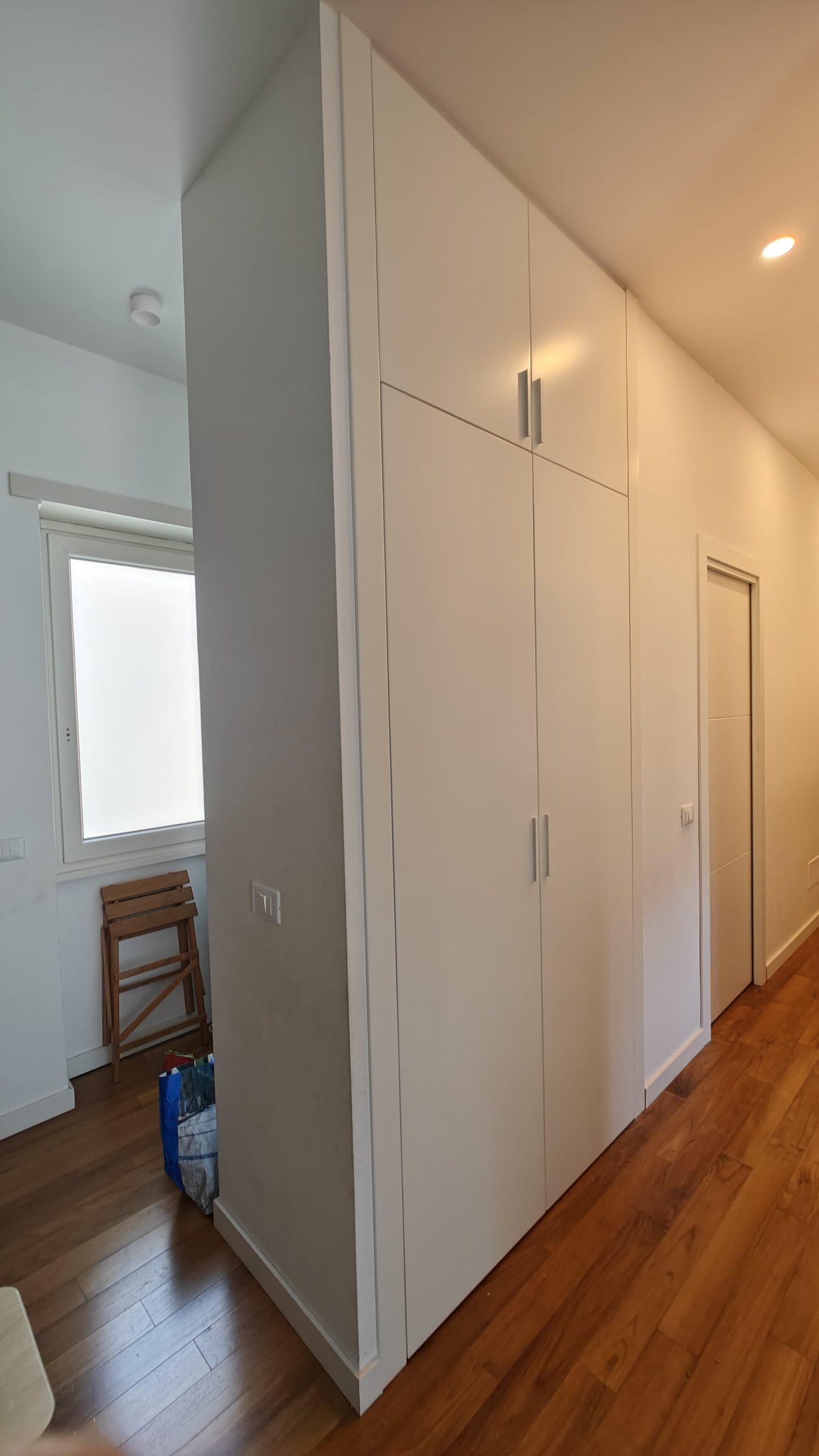 Armadio a muro laccato