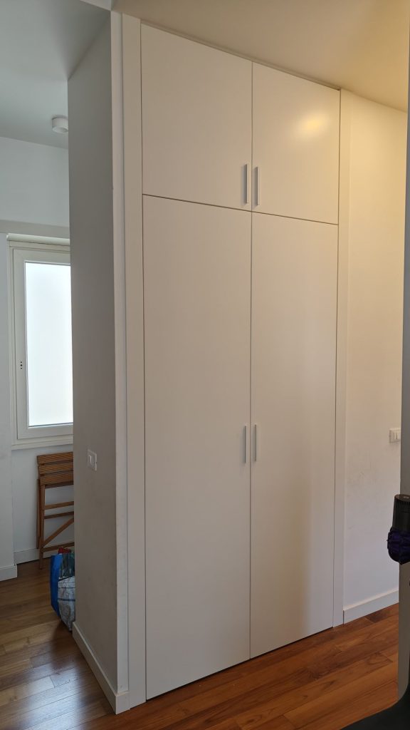 Armadio a muro laccato