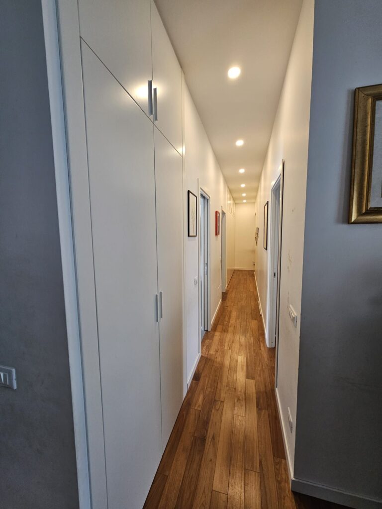 Armadio a muro laccato