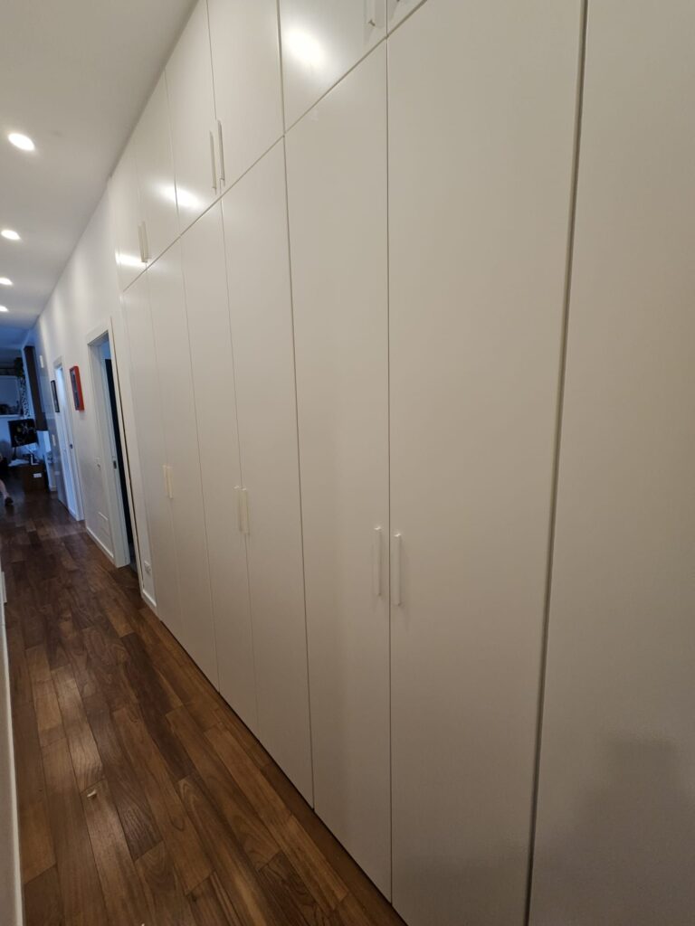 Armadio a muro laccato