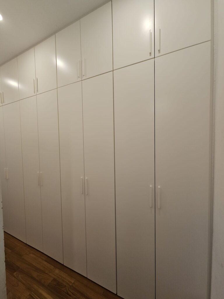 Armadio a muro laccato