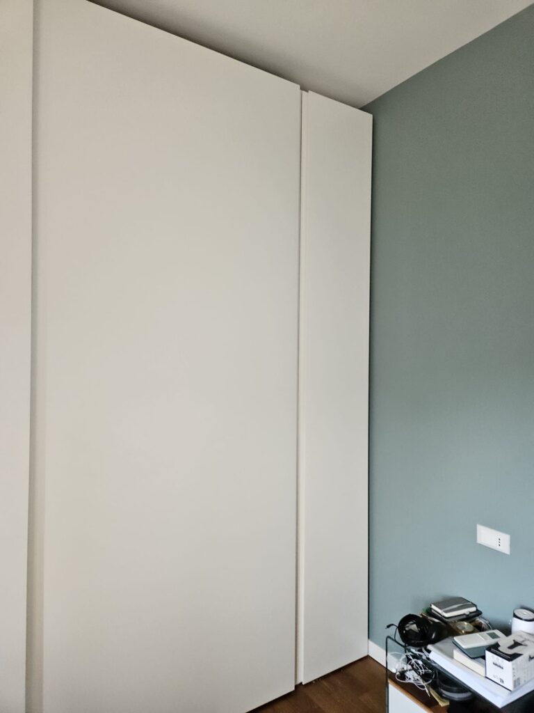 Armadio a muro laccato
