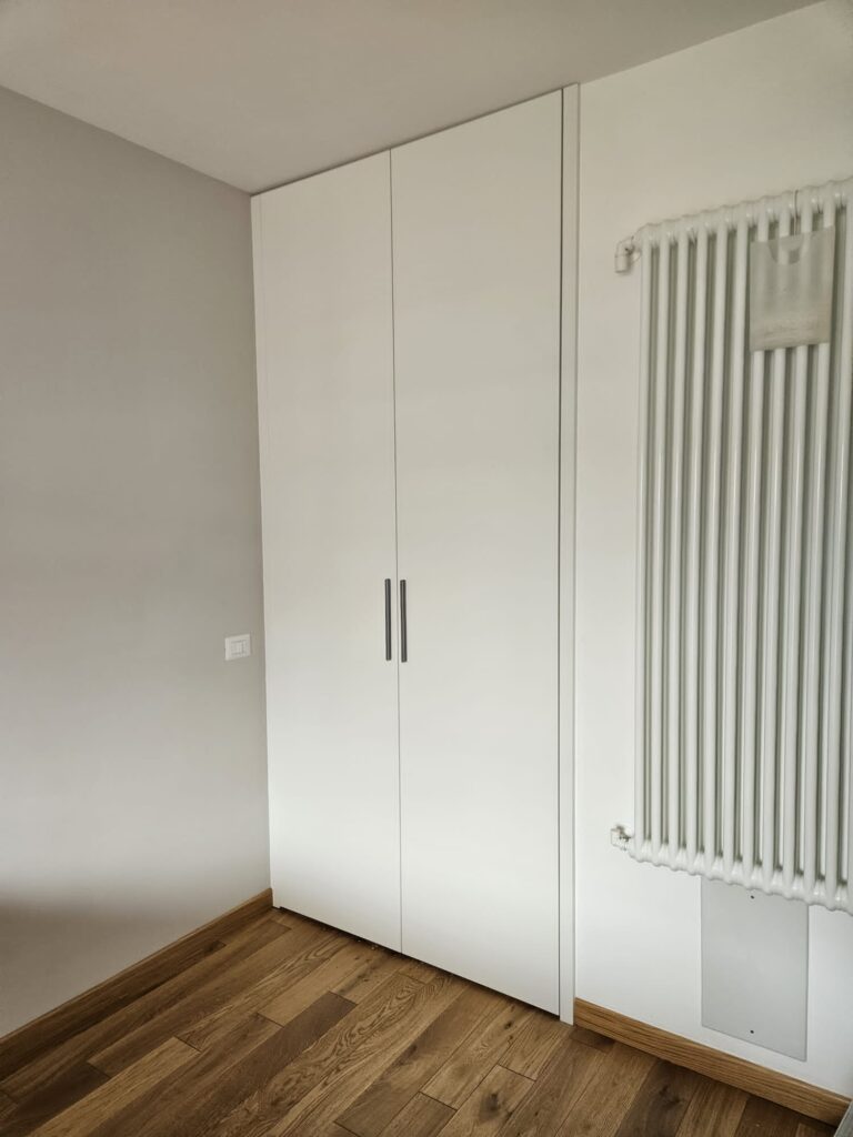 Armadio a muro laccato